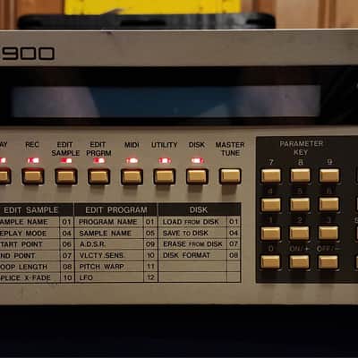 Akai S900 MIDI Digital Sampler 1986 - White