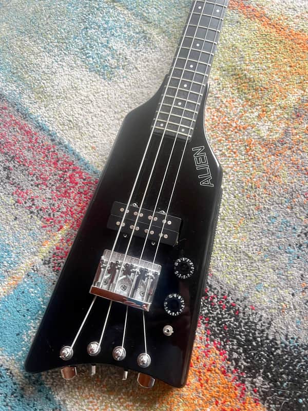 Hondo Alien Headless Bass 1987 Black image 1