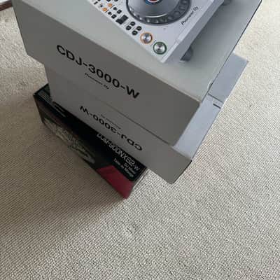 Pioneer Pioneer CDJ-3000-W(2x) + Pioneer DJM-900NXS2-W(1x) + Odyssey FZ Cases Bundle image 11