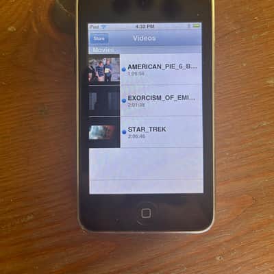 Apple iPod touch A1318 2009 32GB  - black with music + videos image 2