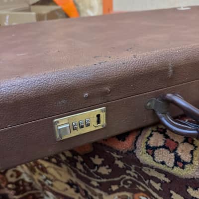 Vintage 1990s Gibson USA Made in Canada Thunderbird Bass Case Brown Pink Lining image 10