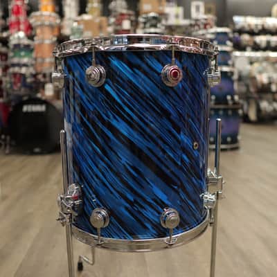 Pre-Owned DW Collector's Series Maple Standard 14" Floor Tom (Twisted Blue Oyster) image 5