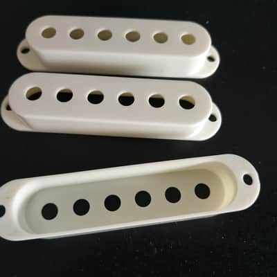 3 WD Parchment (Old White) 52,5 mm Stratocaster style Pickup Covers image 2