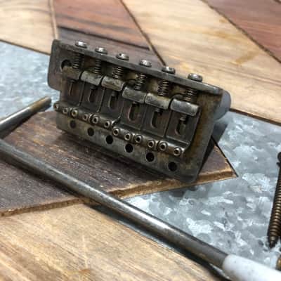 Real Life Relics Fender® Aged Nickel Stratocaster® Tremolo Bridge Kit 2 1/16 String Spacing (Fender® 0071014049    [L9]]