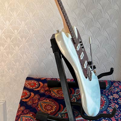 Squier Paranormal Cyclone, Pearl White Upgraded 18:1 Kluson Tuners, Pure Tone Jack & gig bag image 5