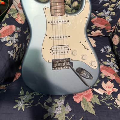 Fender Standard HSS Stratocaster with Maple Fretboard 2001 - 2005 - Blue Agave image 5