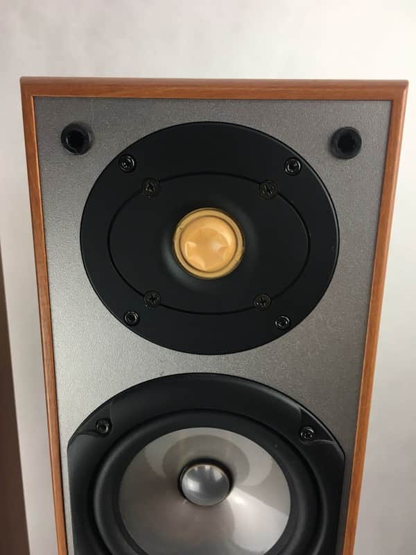 Beautiful Yamaha NS-120 2-way Floor Bookshelf Speakers - From