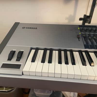 Yamaha Motif ES 8 Production Synthesizer 2000s - Gray image 13