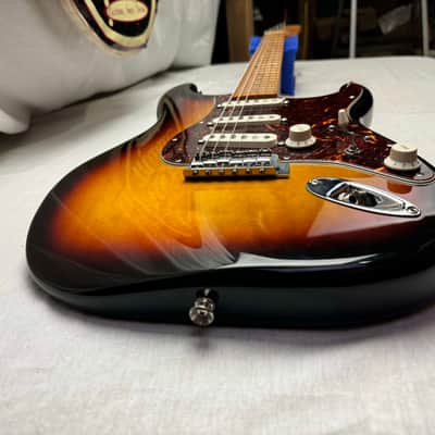 Fender Deluxe Roadhouse Stratocaster Guitar 2008 - Brown Sunburst / Maple neck image 9