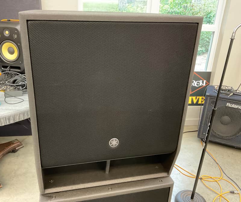 Yamaha DXS18XLF 1600-Watt 18" Powered Subwoofer