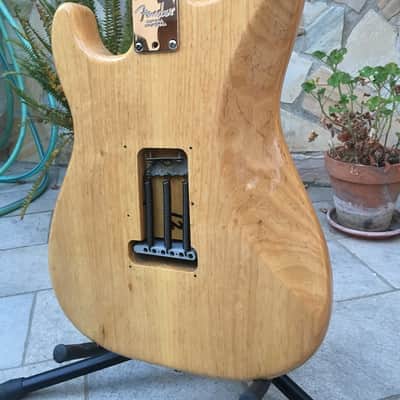 RIF 119 Fender Stratocaster 2000 Corona California With Case and Fender Card image 9