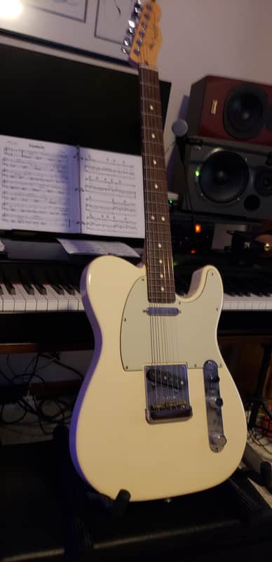 Fender American Professional Telecaster with Rosewood Fretboard 2017 - 2019 Olympic White