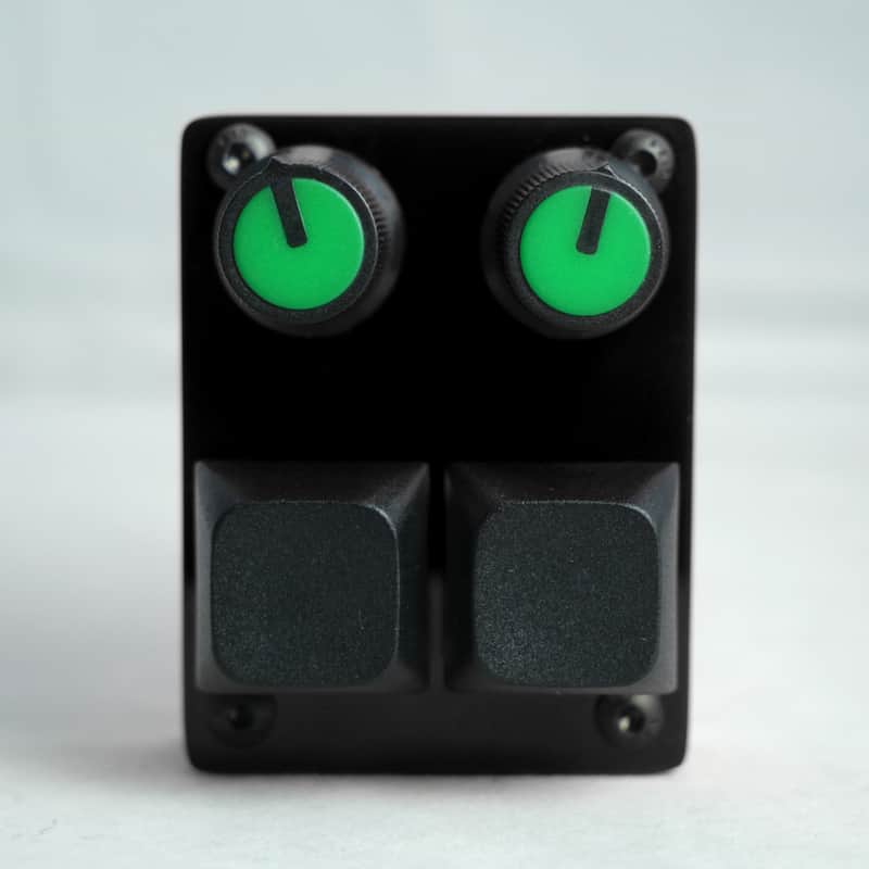 useMidi madMidiMini 2025 with 2 Note Buttons 2 Potentiometers and LEDs image 1