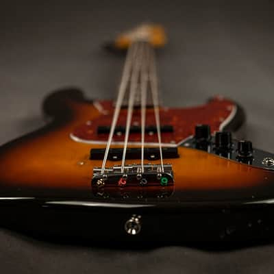 Fender Jazz Bass 62 RI 1989 - 3-Tone Sunburst image 17