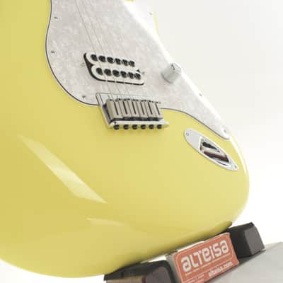 Fender Limited Edition Tom DeLonge Signature Stratocaster 2023 - Graffiti Yellow imagen 7