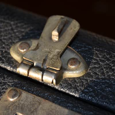 Fender hardshell guitar case for 1972-1977 Stratocaster + Telecaster, with Vintage 1970s mojo! image 12