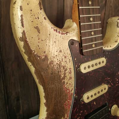 #202603 :: Baldman's Stratocaster set in Dirty Relic Olympic White over Metallic Wine Red : Vintage Aged image 5