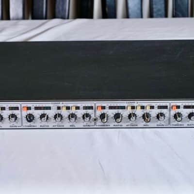Klark Teknik DN504 4 channel compressor 90s image 2