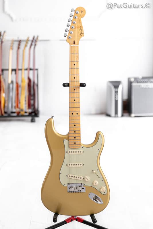 2009 Fender Custom Shop Deluxe Stratocaster in HLE Gold image 1