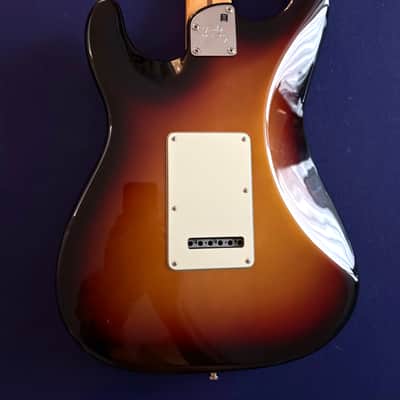Fender American Ultra Stratocaster HSS with Rosewood Fretboard 2019 - Ultraburst image 9