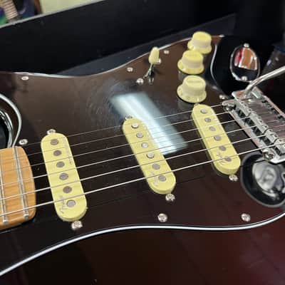 Fender American Ultra Stratocaster with Roasted Maple Fretboard - Black - With OHSC Hard Case image 4