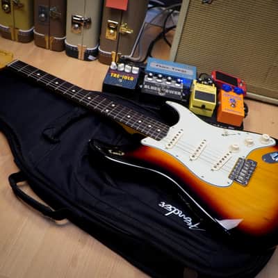 2015 Fender Classic Series 60s Stratocaster 7lbs 5oz 3 Tone Sunburst w/Gig Bag image 7