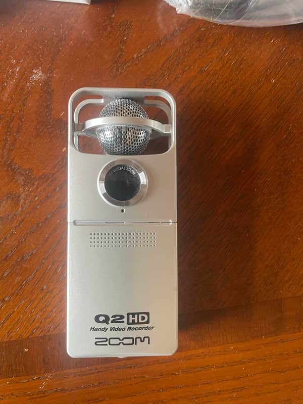 Zoom Q2HD 2010’s - Silver image 1