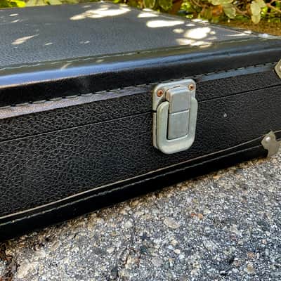 VINTAGE LATE 60'S / EARLY 70'S GIBSON SG STYLE HARD CASE IN VERY GOOD CONDITION image 16