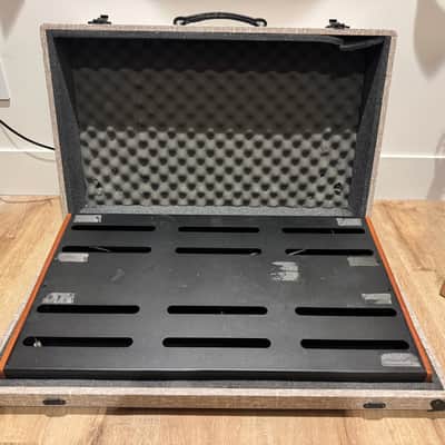 Creation Music Company 27x16 Pedalboard Mahogany finish with Vox Fawn hard case image 1