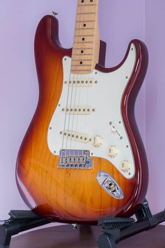 Fender American Professional Stratocaster with Maple Fretboard 2017 - 2019 - Sienna Sunburst