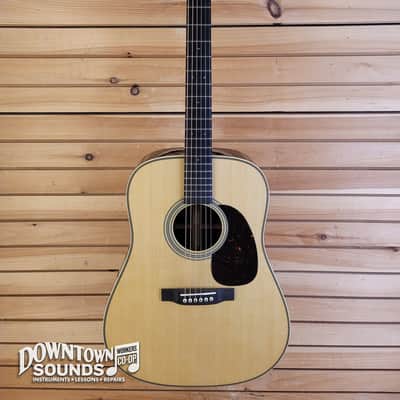 Martin HD-28 Dreadnought Acoustic Guitar with Martin Molded Hard Case (2025 Rev) image 2