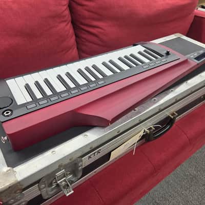 Korg RK100S 37-Key Keytar with Case- Red / Black image 9