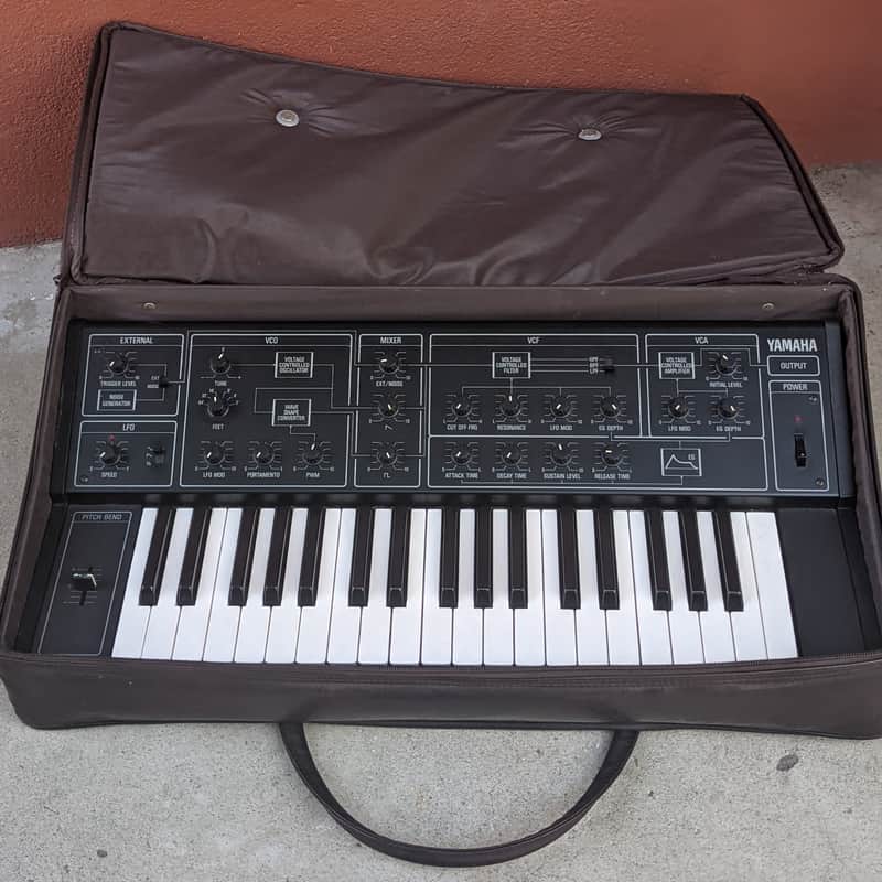 Yamaha CS-5 with original carrying bag image 1