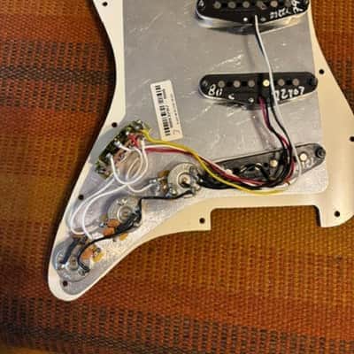 Fender American stratocaster loaded pickguard 2007 - Parchment image 4