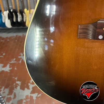 Gibson   J 45 Standard Sunburst Repaired Top image 7