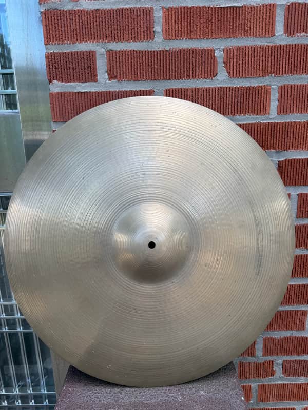 Zildjian Avedis 1970 22” Ride Heavy. Vintage image 1