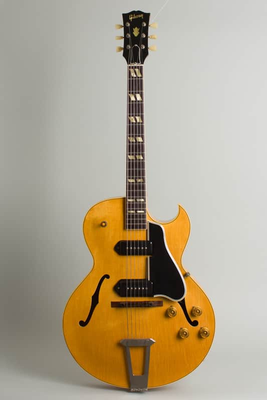 Gibson ES-175DN Arch Top Hollow Body Electric Guitar (1954), ser. #A18227, original brown leather covered hard shell case. imagen 1