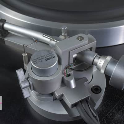 YAMAHA GT-2000 Direct Drive Turntable in Very Good Condition image 15