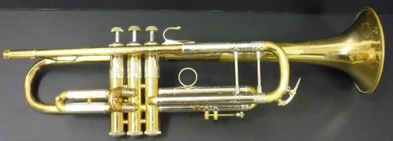 Trompeta Bach Stradivarius 37 Corporation en buen estado image 1