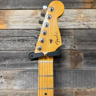 Fender American Deluxe Stratocaster with Maple Fretboard 2011 - 2015 - 3-Color Sunburst image 8