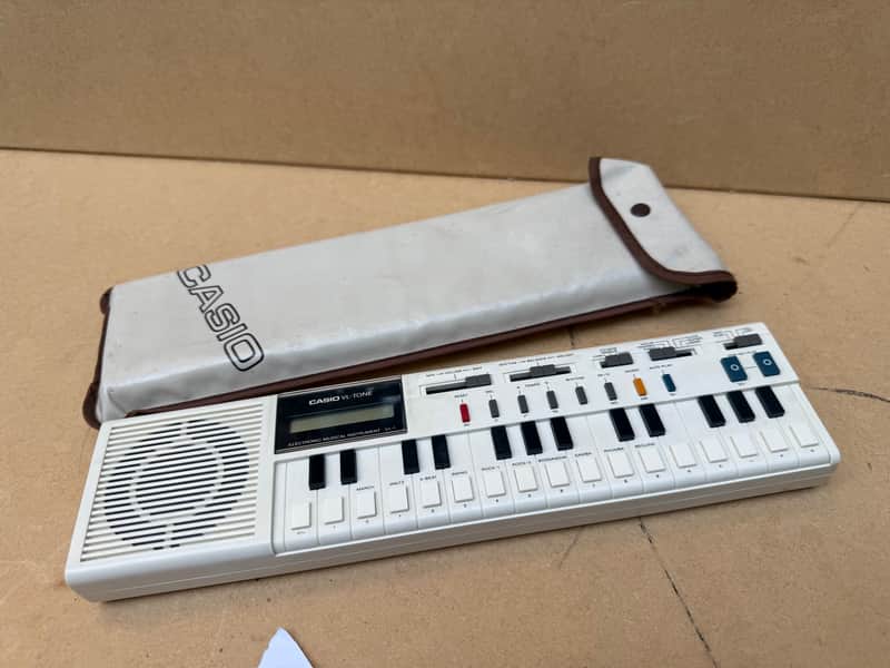 Casio VL-1 VL-Tone 29-Key Synthesizer Keyboard 1979 - 1984 - White