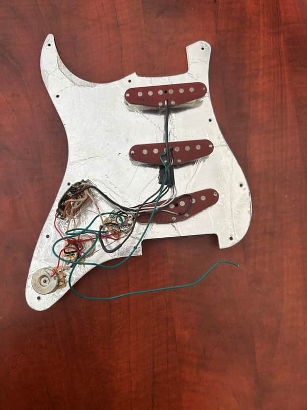 RED Bottom PUS LOADED GUARD-Fender JV Strat