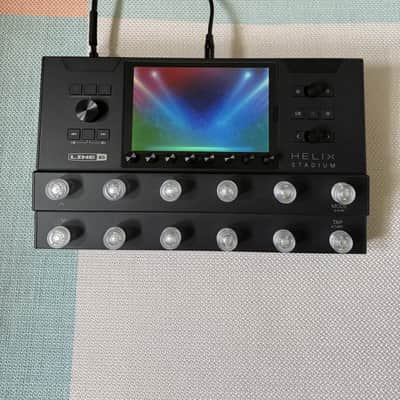 Line 6 Helix Stadium Floor – Mint Condition + 12 Clear Button Toppers + Tempered Glass Protector + 2 Balanced XLR Cables image 2