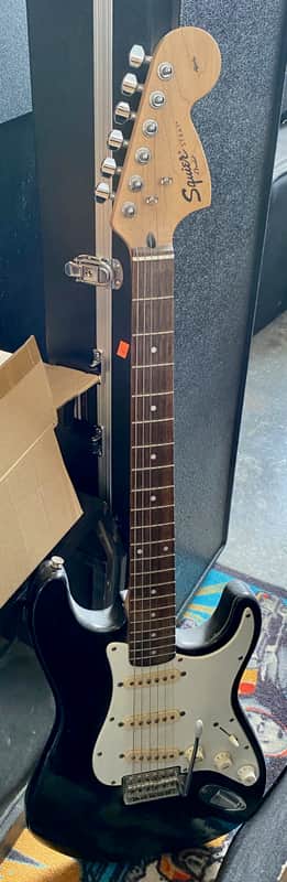 Squier Affinity Series Stratocaster with Rosewood Fretboard 2001 - 2018 - Black image 1