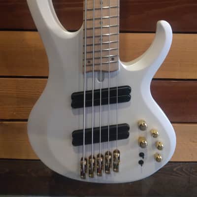 Ibanez - BTB605MLM | Workshop Series Five String Bass / Pearl White Matte image 2