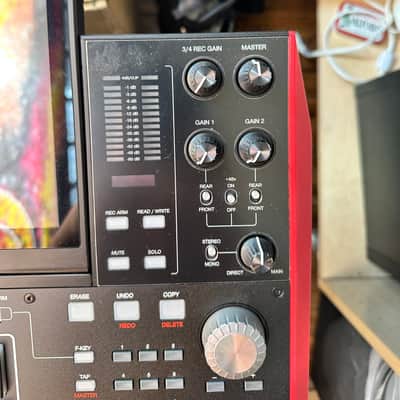 Akai MPCX Sampler / Sequencer Desktop Workstation with fitted SKB Case, DeckSaver, extra internal Hard Drive, $600 of Sounds, and printed custom tutorial guidebook Bild 3