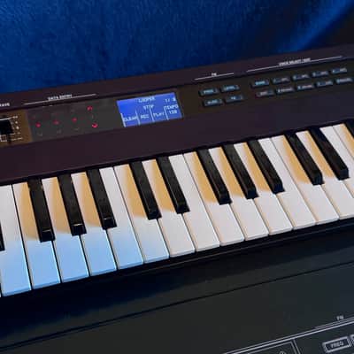 Yamaha Reface DX — 4-Op FM Synth, Portable w/ Speakers, Original Box