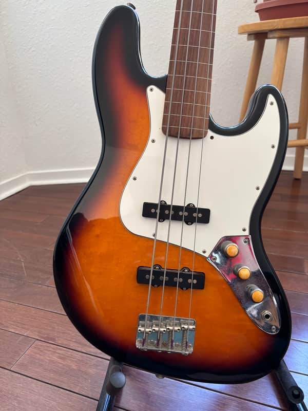 Fender Standard Jazz Bass Fretless with Rosewood Fingerboard