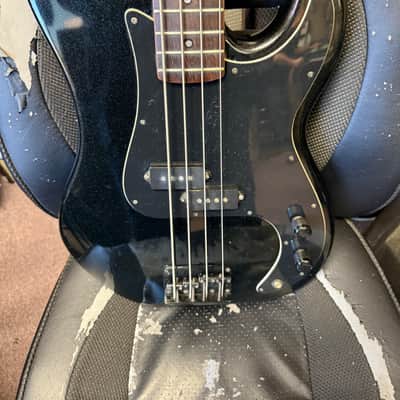 Kramer Focus by Kramer 4 string bass guitar - Black sparkle image 6