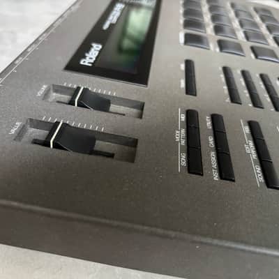 Roland R-8 Human Rhythm Composer Drum Machine + 5 Sound Cartridges - Serviced image 5